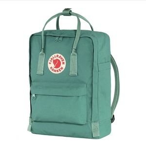 Fjallraven Kanken in Forest Green